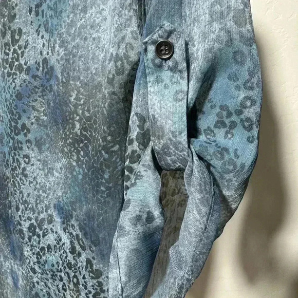 Shyanne blue/grey sheer pocket button down tie down women’s top size small NWT - Picture 5 of 14